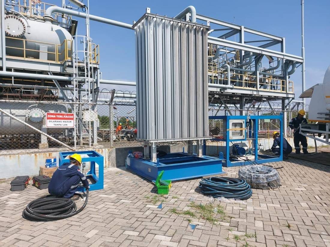 Tim CV. Bintang Makmur bekerja di fasilitas gas industri